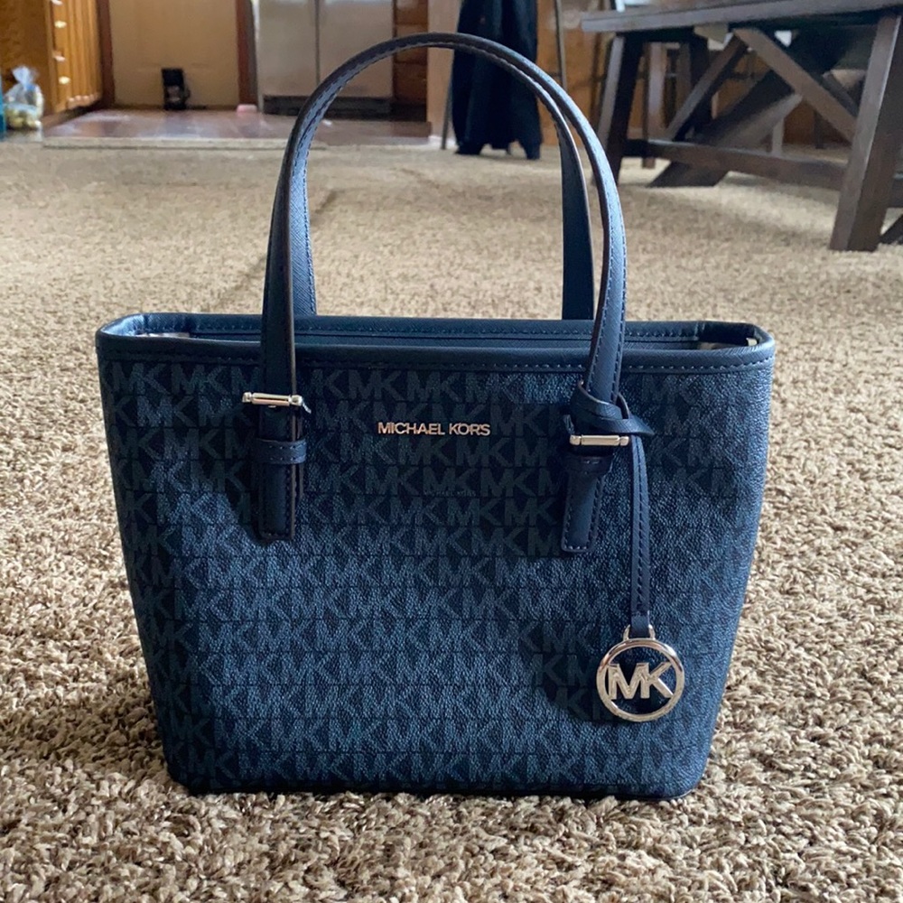 NWT Michael Kors jet set travel extra small purse